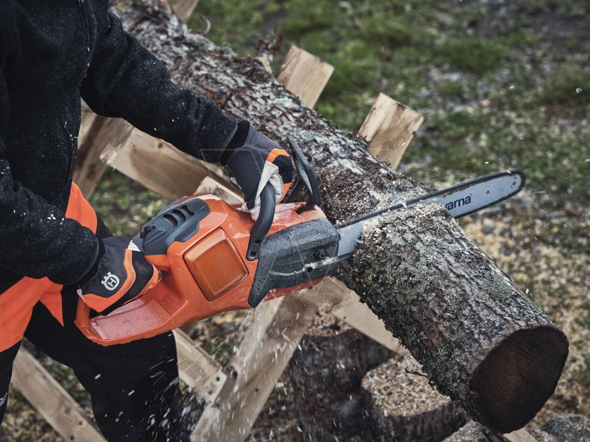 Husqvarna 340i Accu Kettingzaag 35cm 3 Husqvarna 340i Accu Kettingzaag 35cm - Afbeelding 3